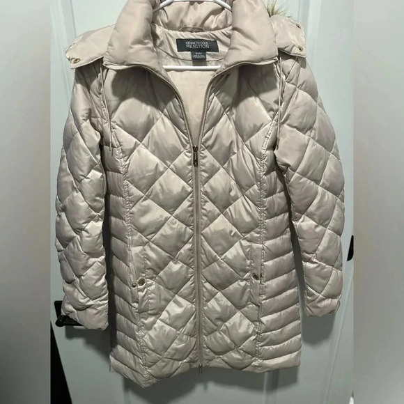 KENNETH COLE WOMEN'S MID-LENGTH CHEVRON QUILTED PUFFER JACKET HOODED COAT - Picture 6 of 10